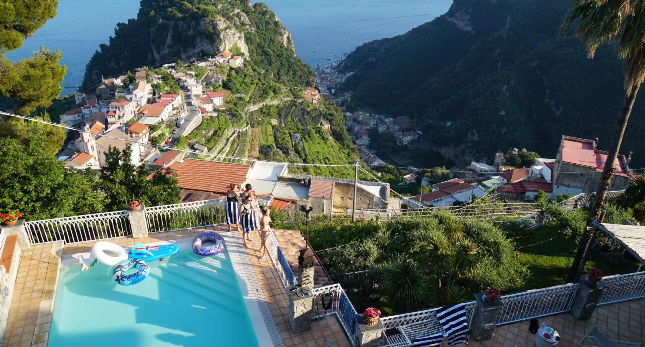 Is it better to stay in Amalfi or Positano?