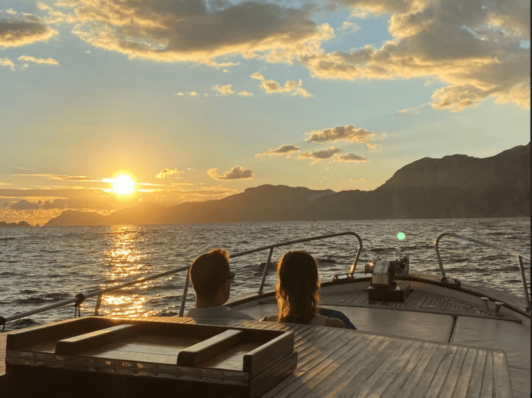 From Positano at Sunset to Nerano by Candlelight: Sunset Boat & Seaside Dinner